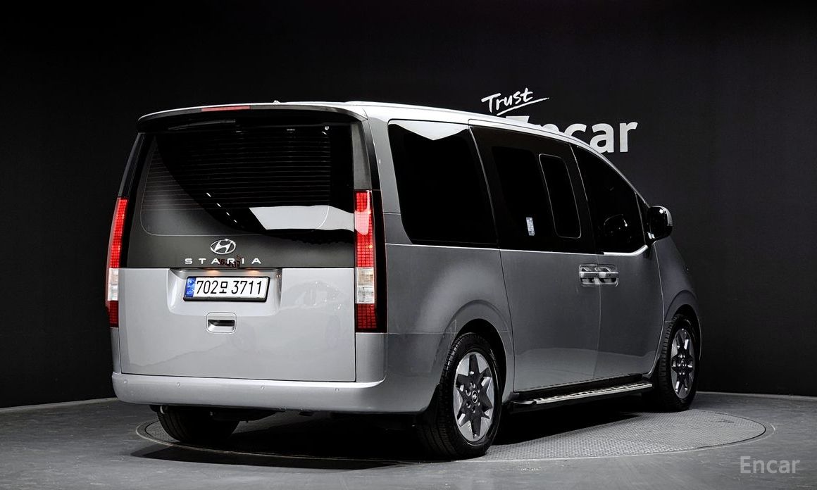  Hyundai Staria