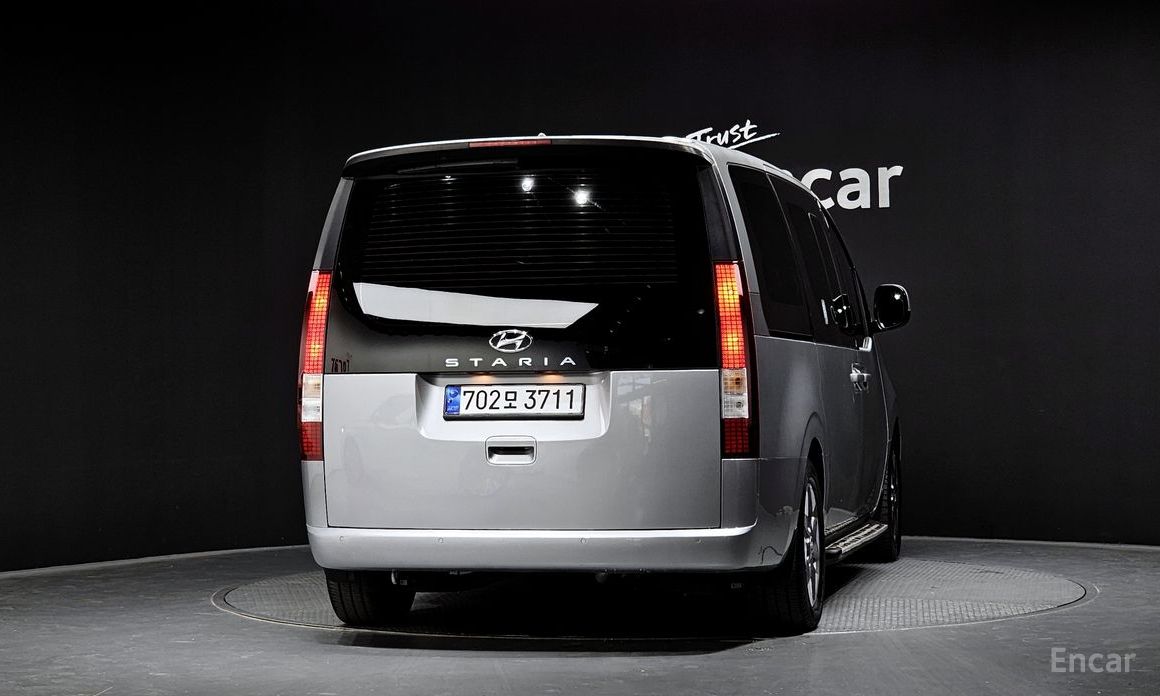  Hyundai Staria