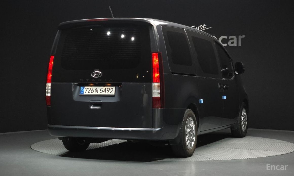  Hyundai Staria