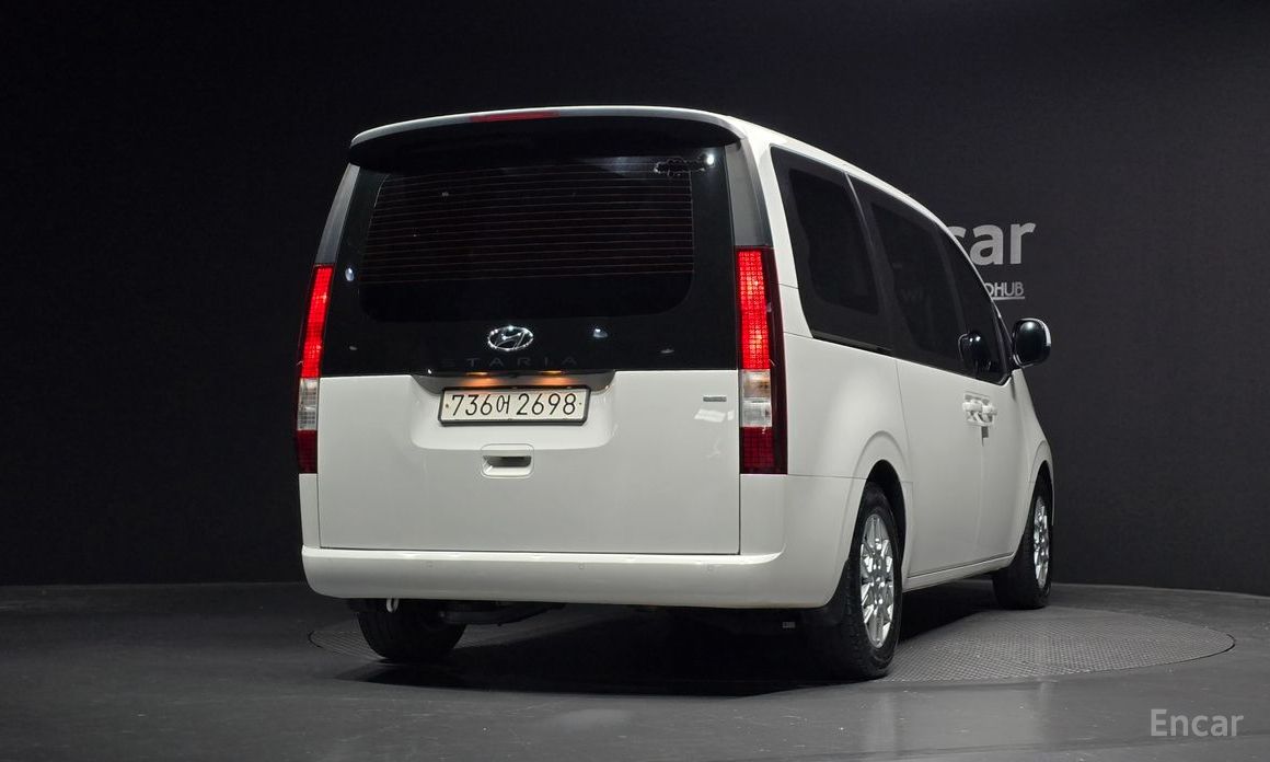  Hyundai Staria
