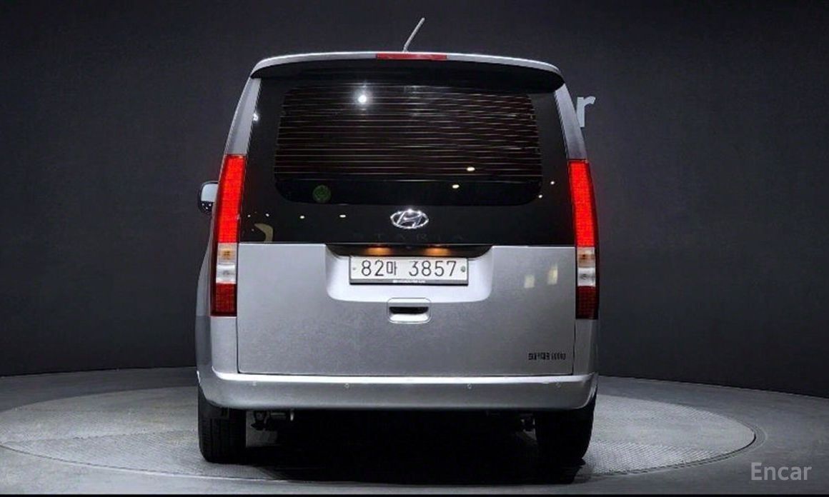  Hyundai Staria
