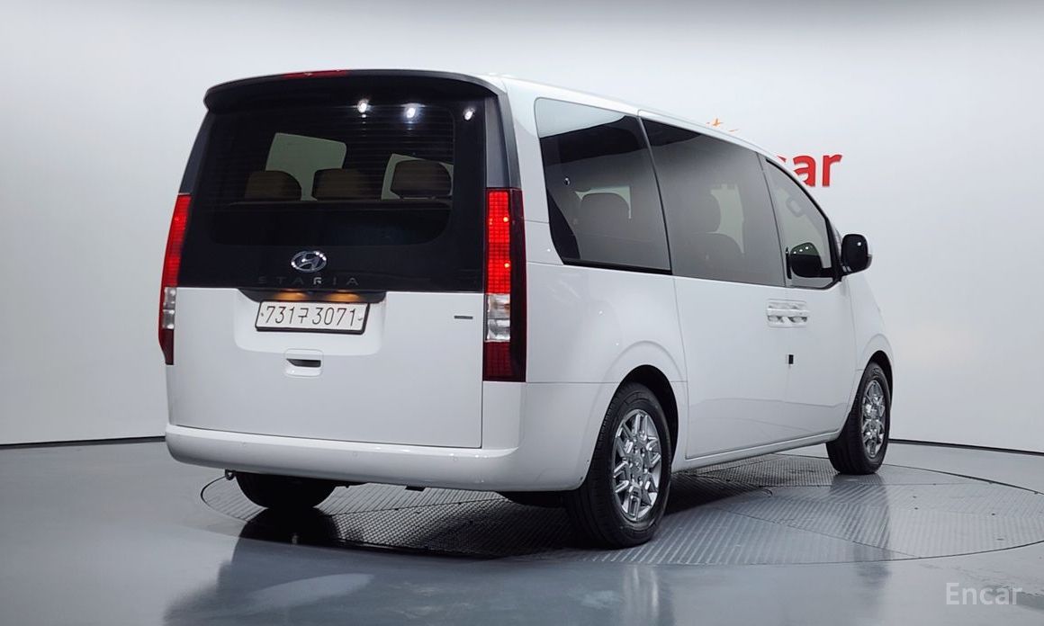  Hyundai Staria
