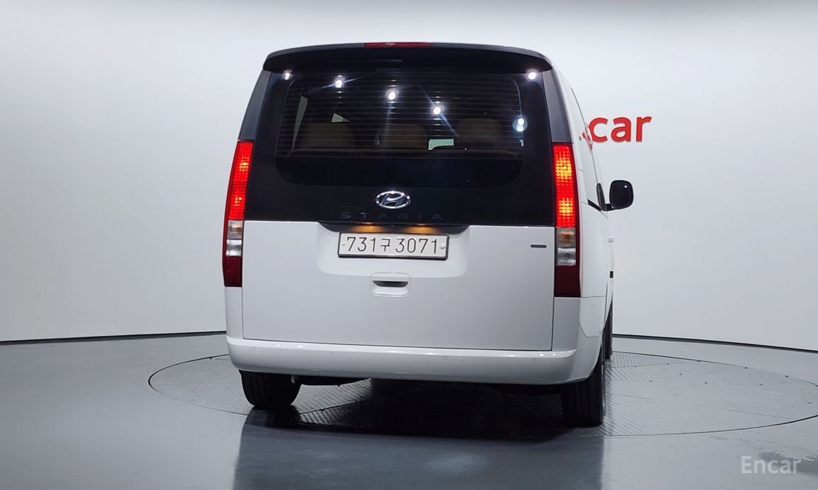  Hyundai Staria