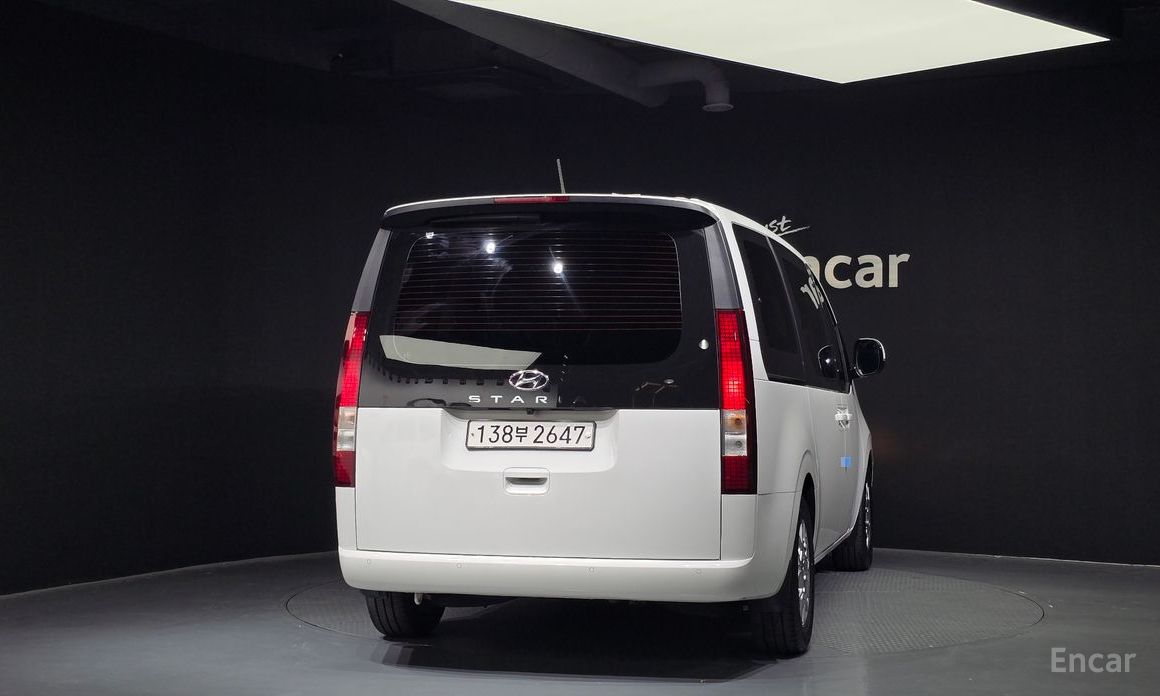  Hyundai Staria
