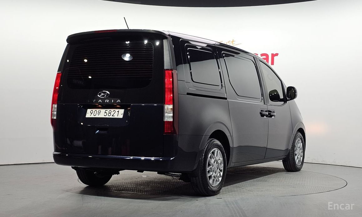  Hyundai Staria
