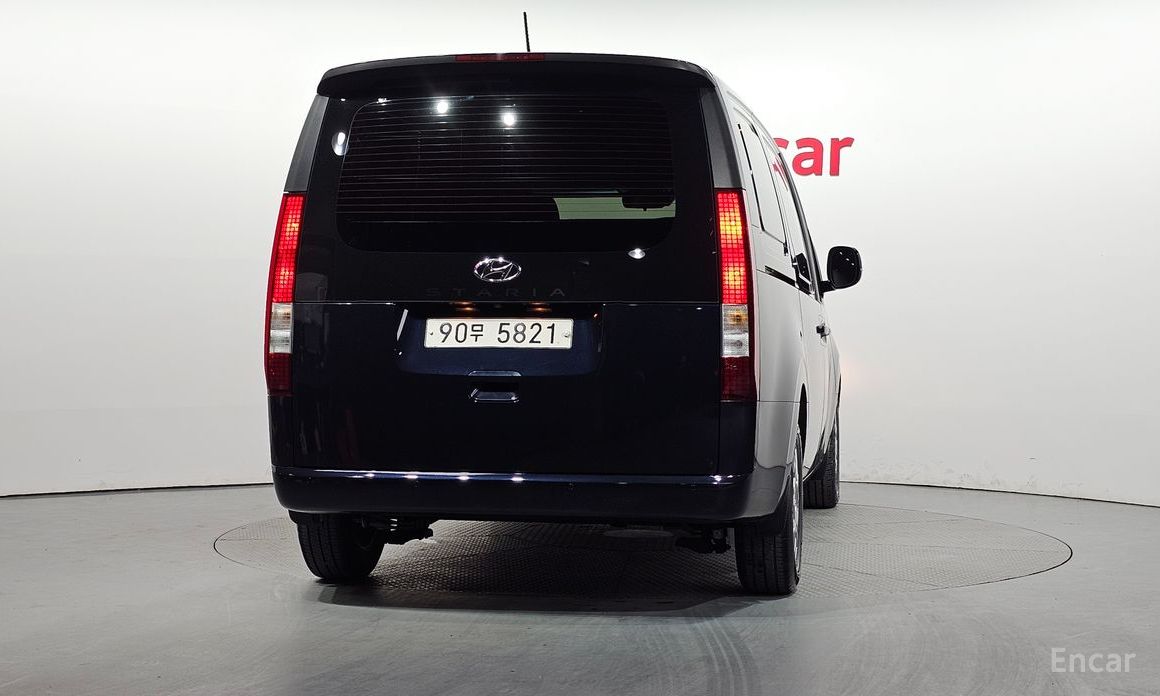  Hyundai Staria
