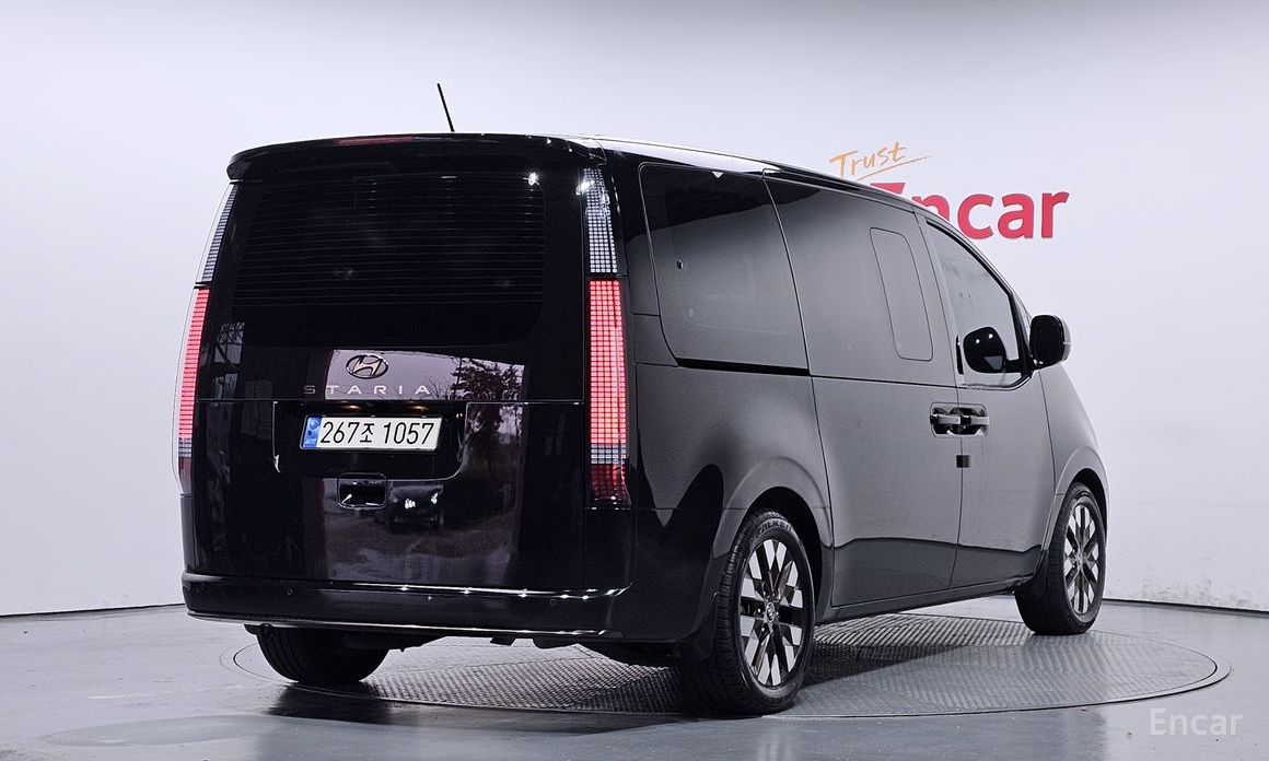  Hyundai Staria
