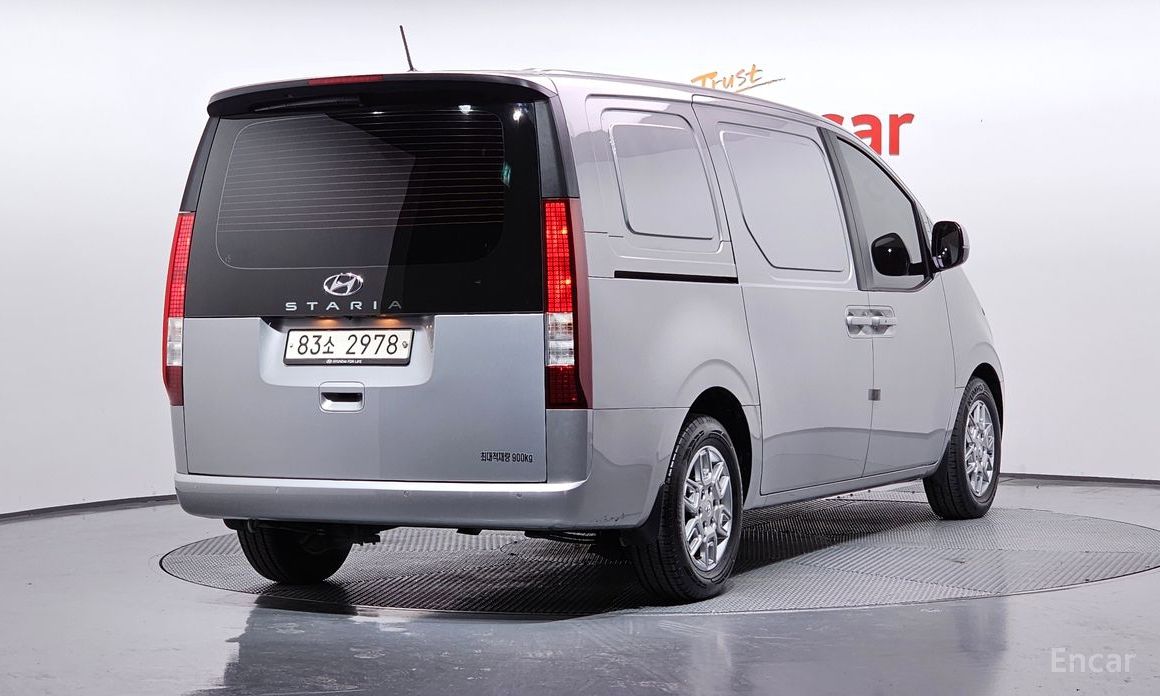  Hyundai Staria