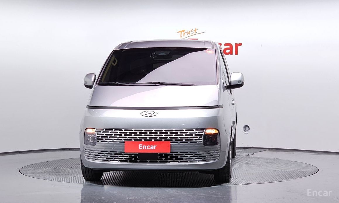  Hyundai Staria