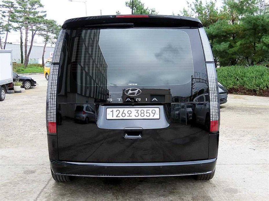  Hyundai Staria