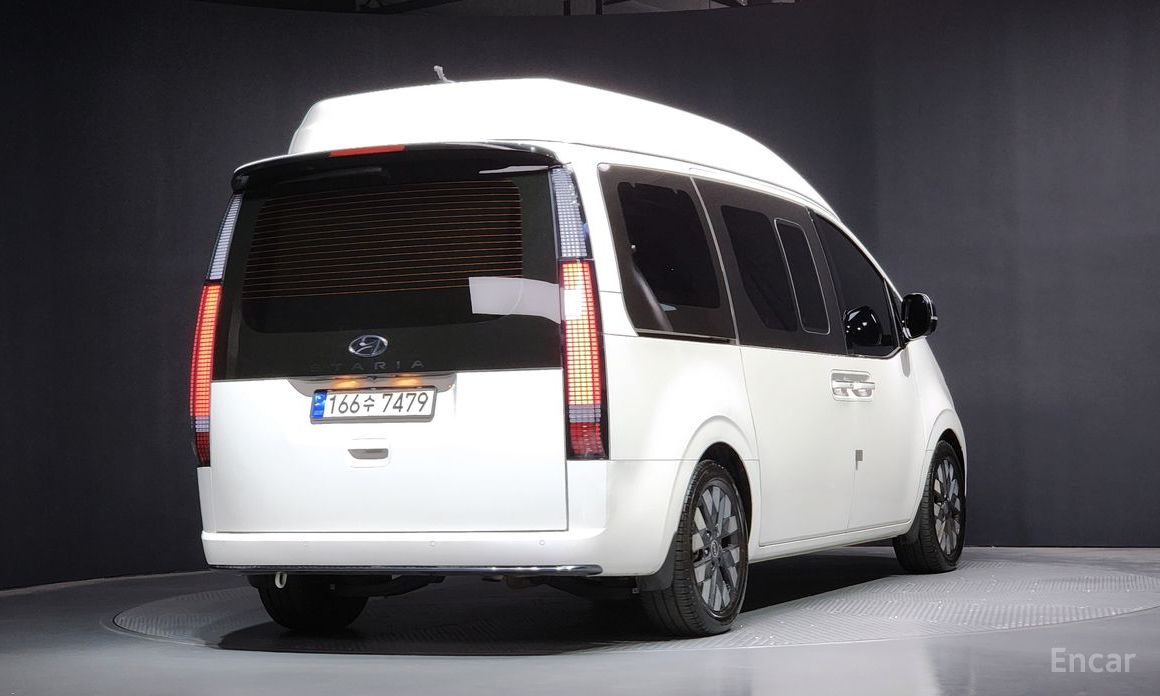  Hyundai Staria