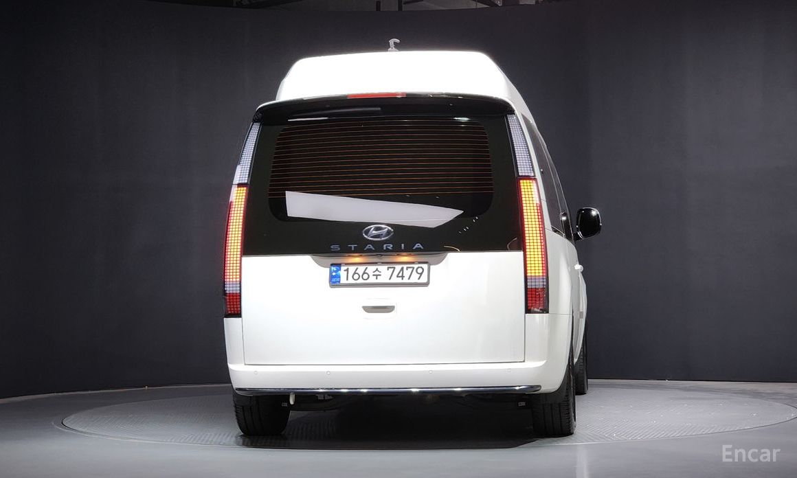  Hyundai Staria