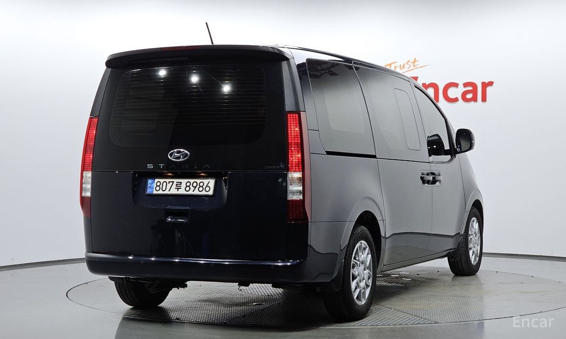  Hyundai Staria
