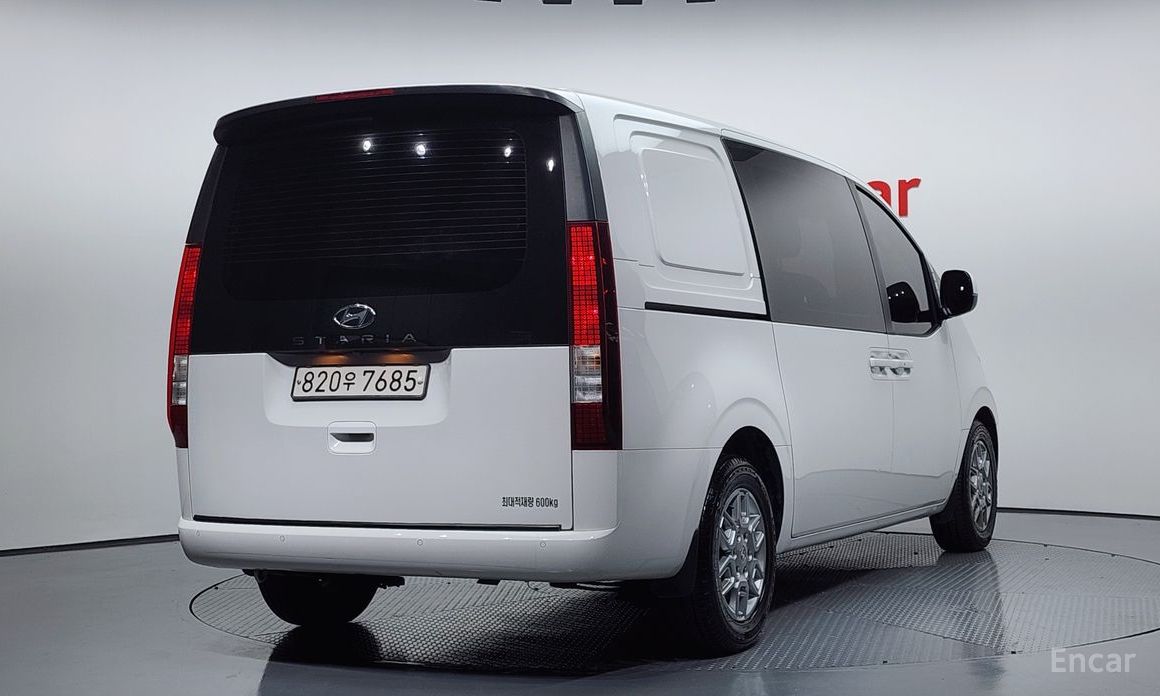 Hyundai Staria