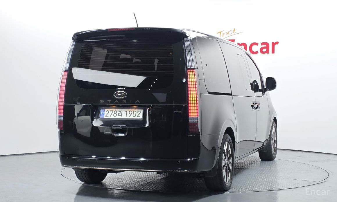  Hyundai Staria