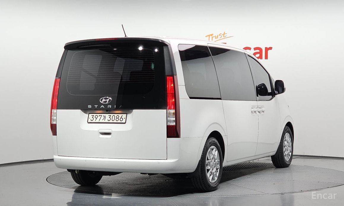  Hyundai Staria