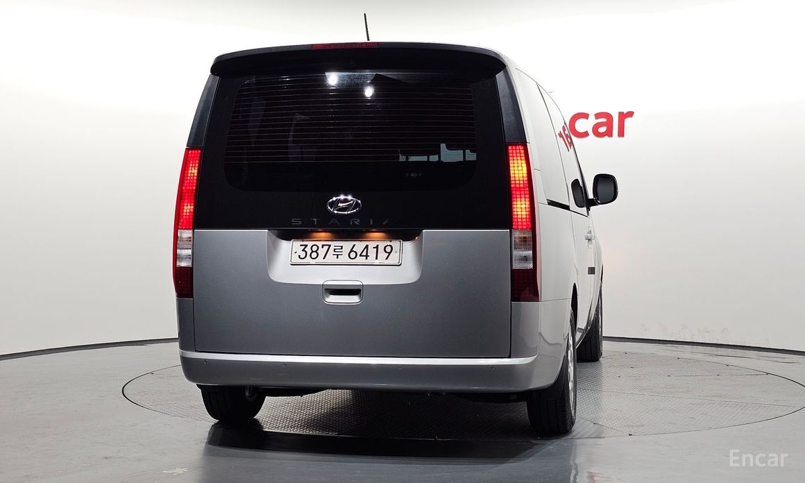  Hyundai Staria
