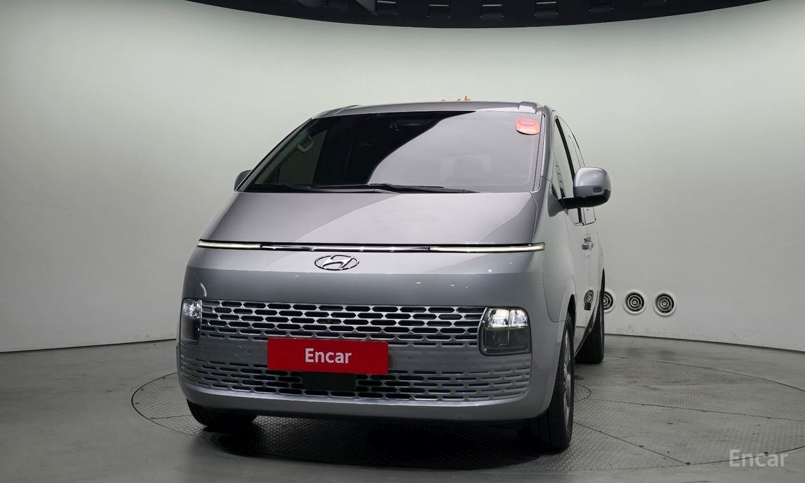  Hyundai Staria