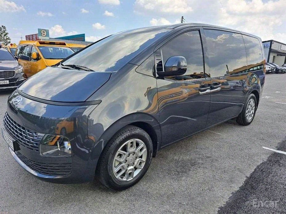  Hyundai Staria