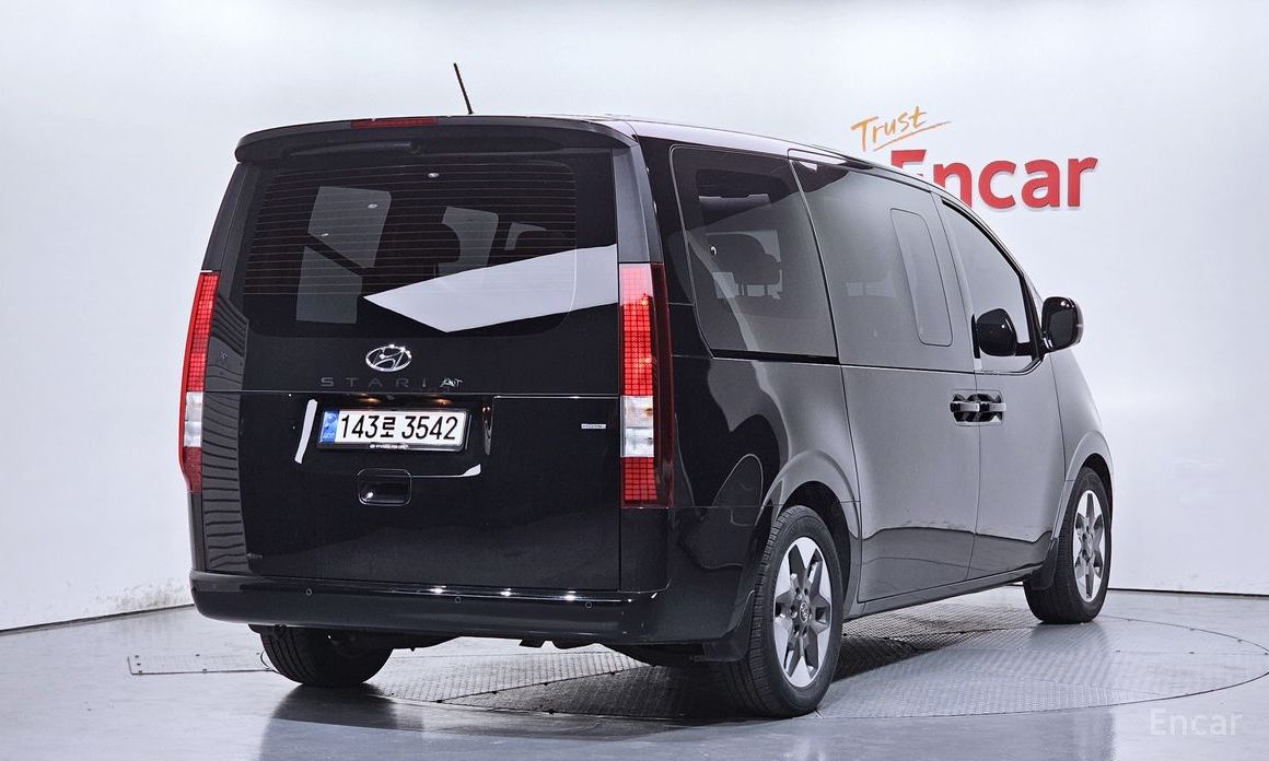  Hyundai Staria