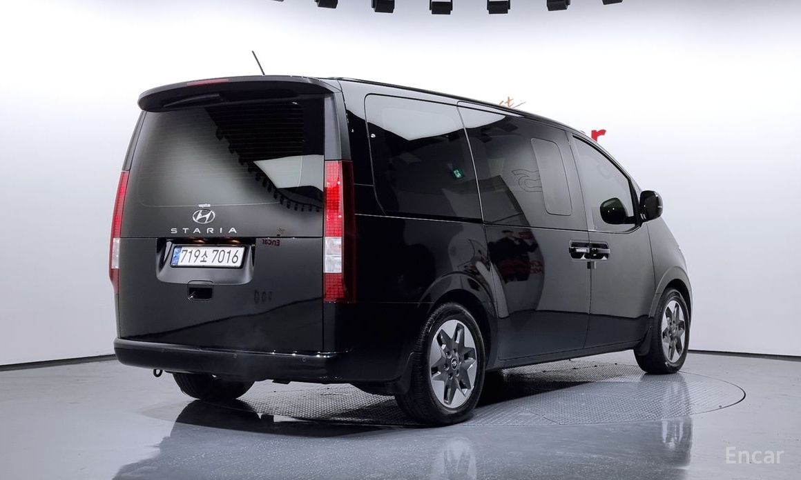  Hyundai Staria