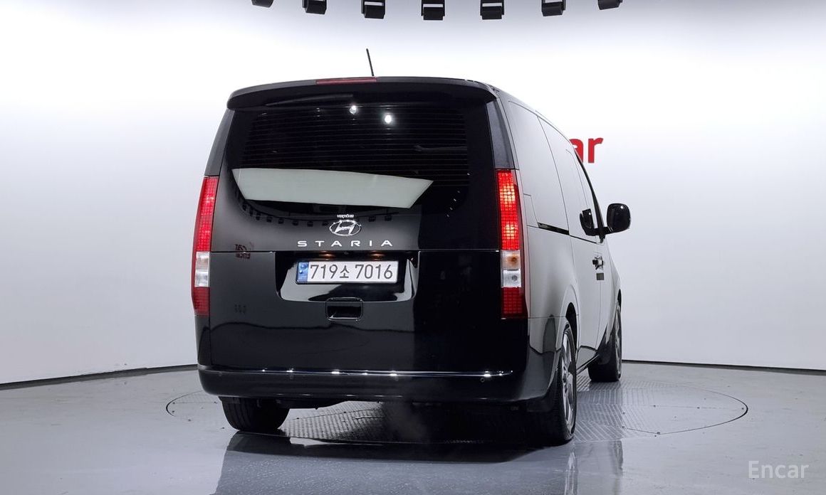  Hyundai Staria