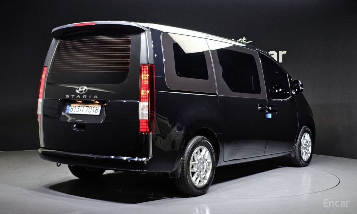  Hyundai Staria