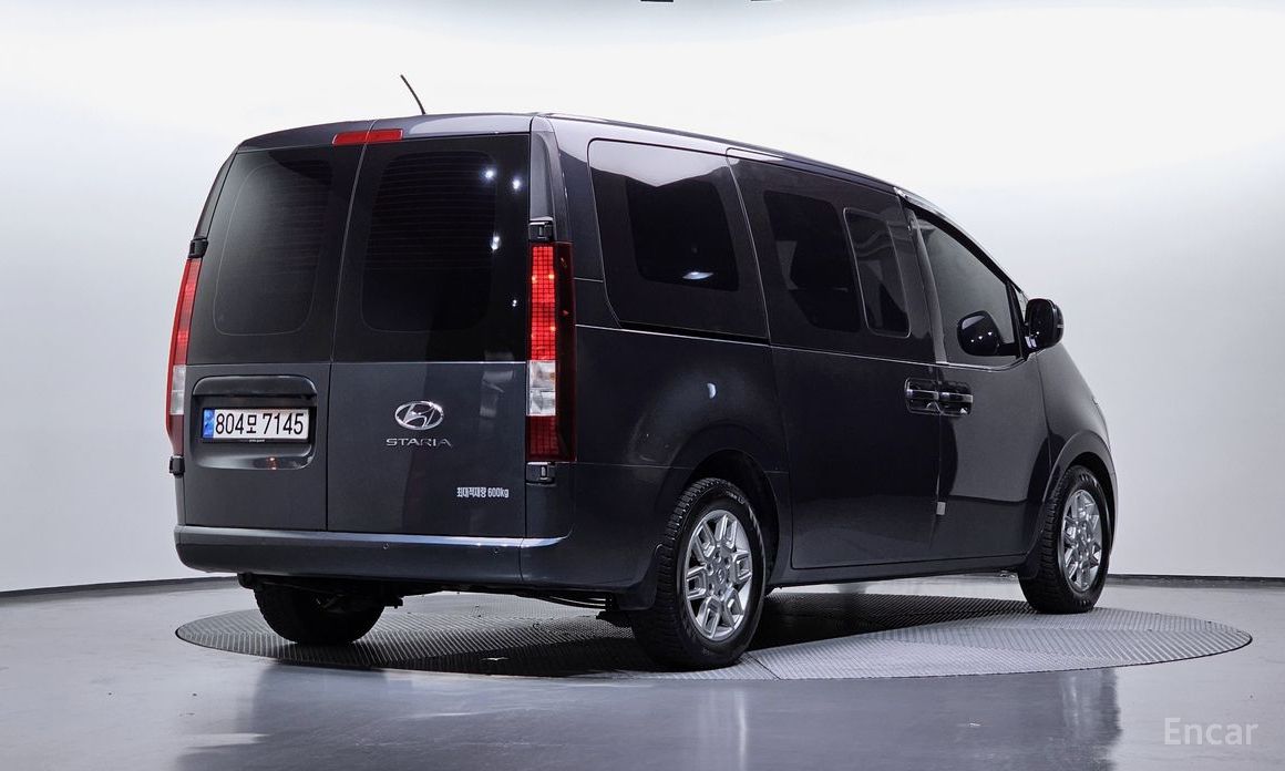  Hyundai Staria
