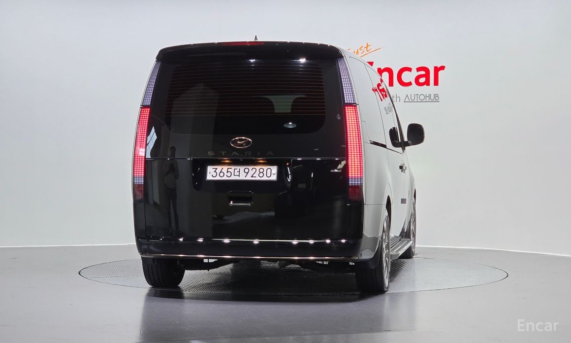  Hyundai Staria