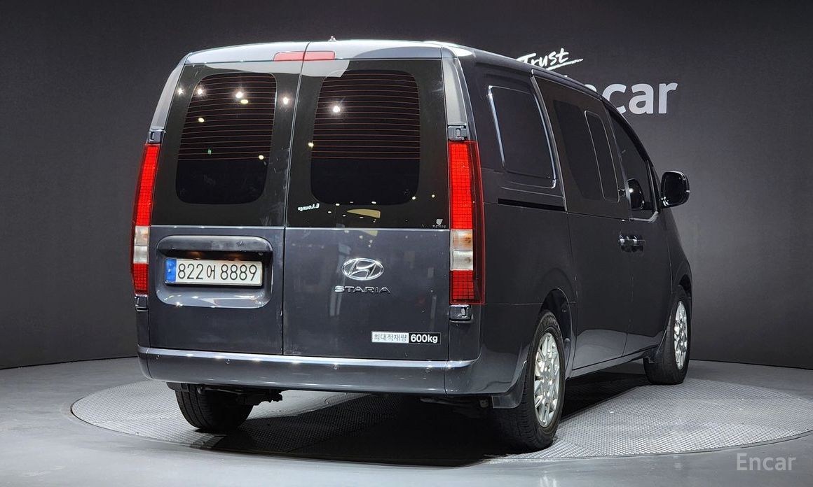  Hyundai Staria