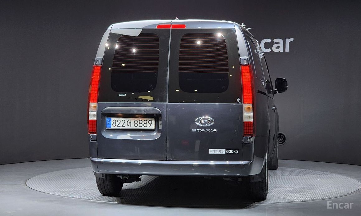 Hyundai Staria