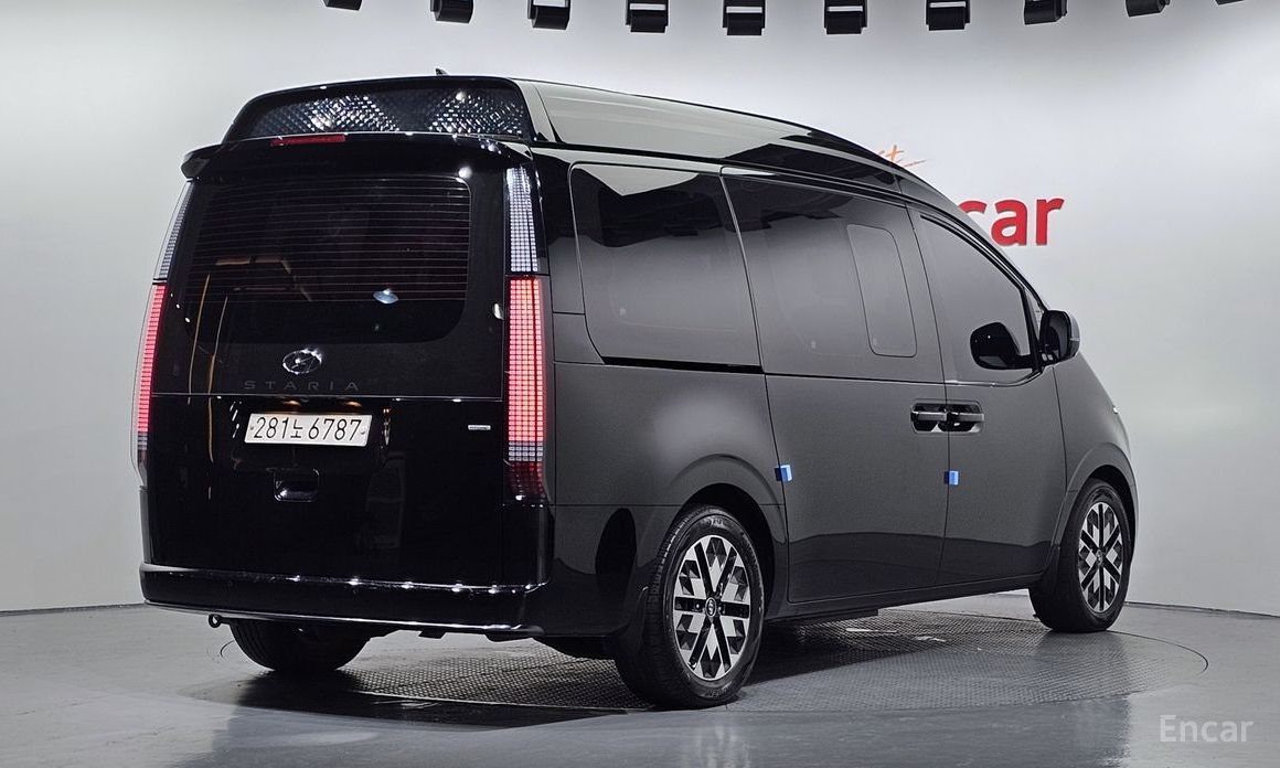  Hyundai Staria