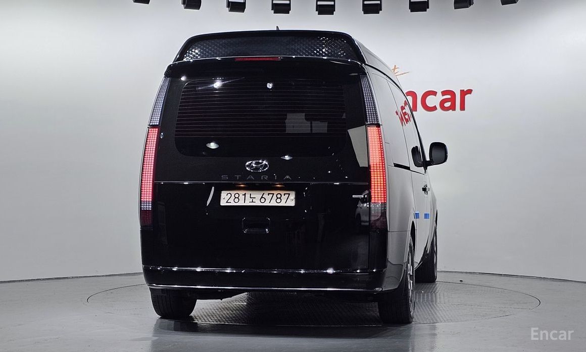  Hyundai Staria