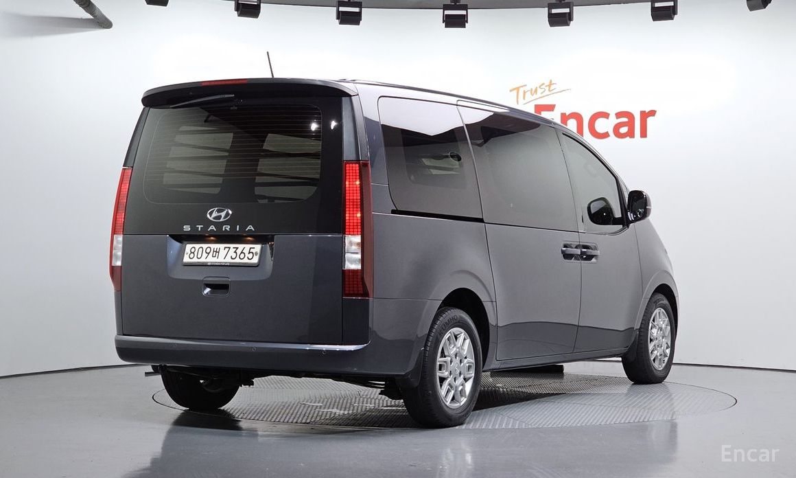  Hyundai Staria