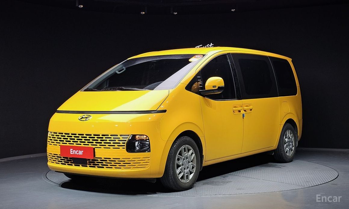  Hyundai Staria