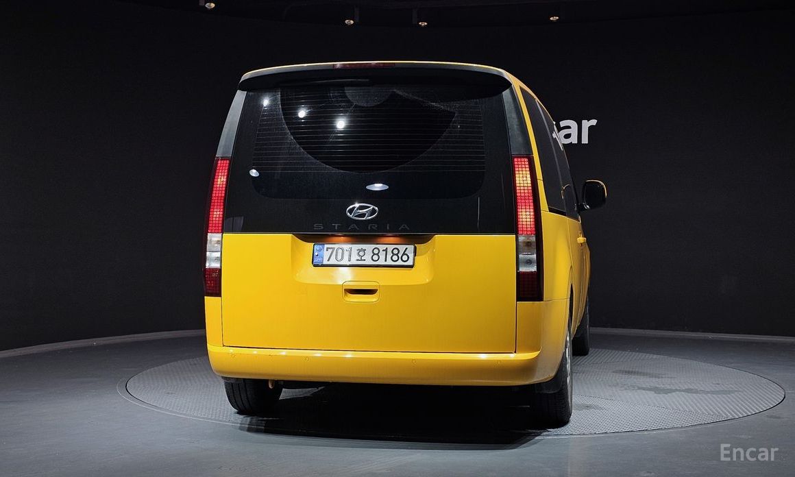  Hyundai Staria