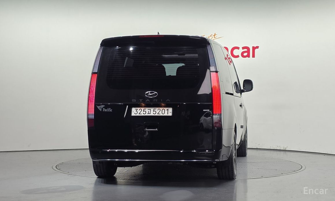  Hyundai Staria