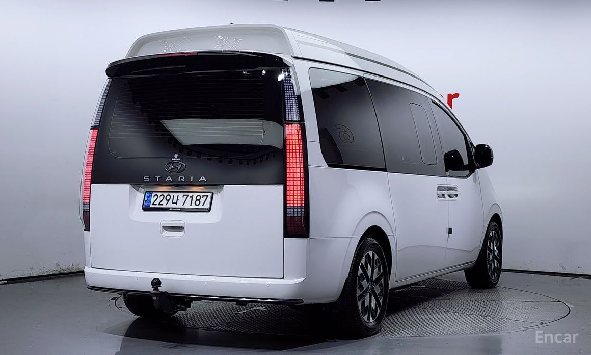  Hyundai Staria