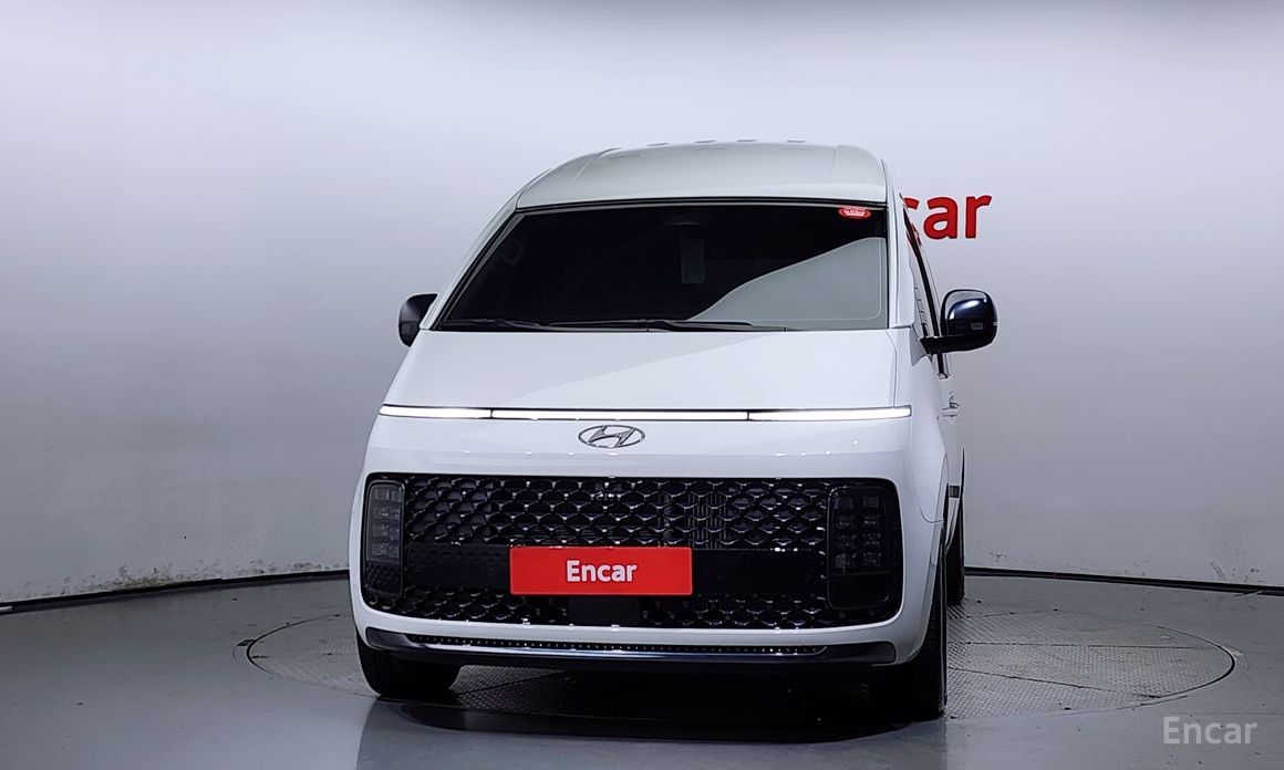  Hyundai Staria
