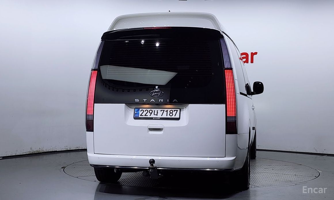  Hyundai Staria