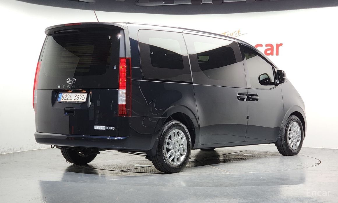 Hyundai Staria