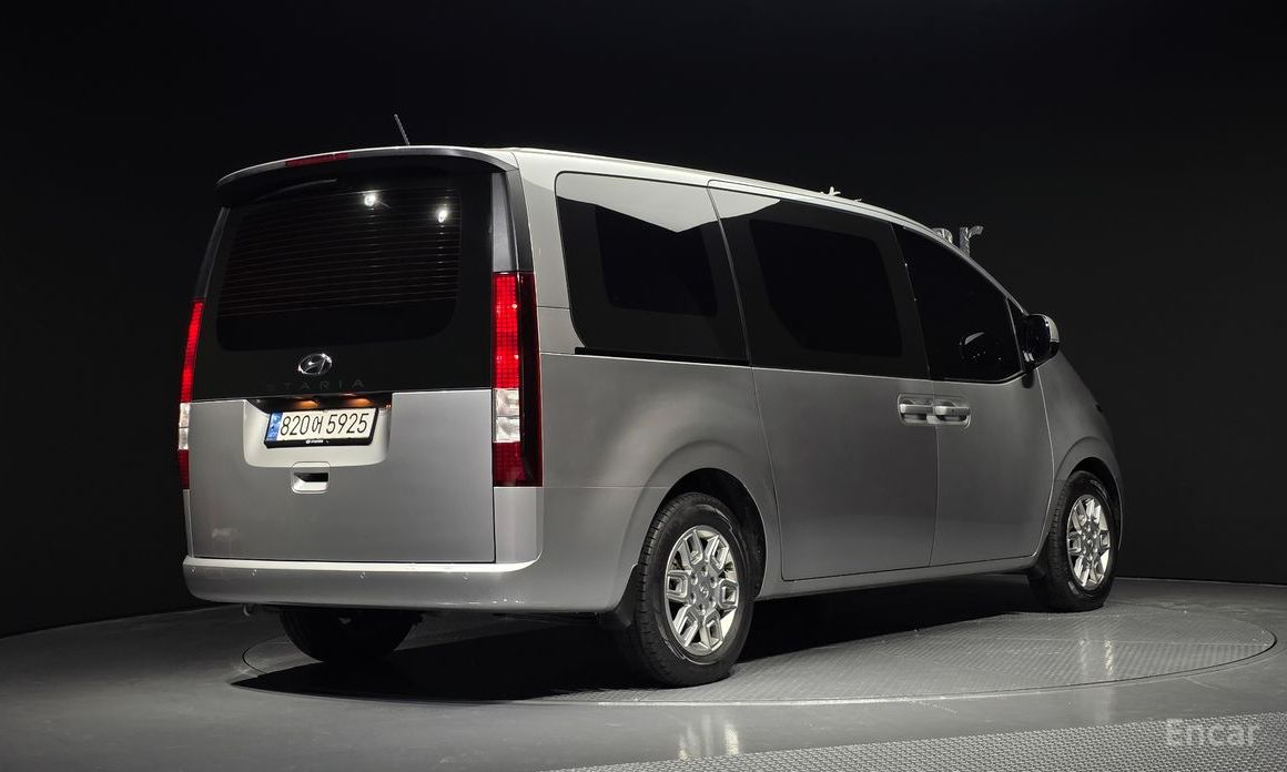  Hyundai Staria