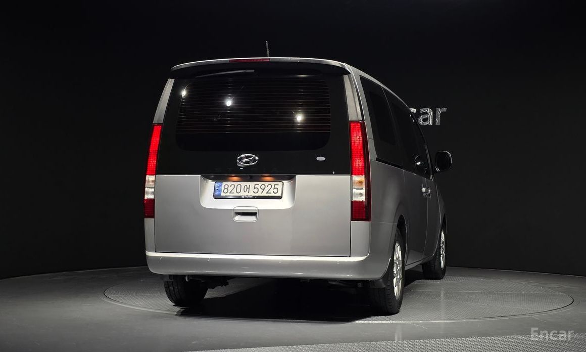  Hyundai Staria