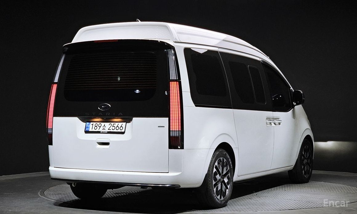  Hyundai Staria