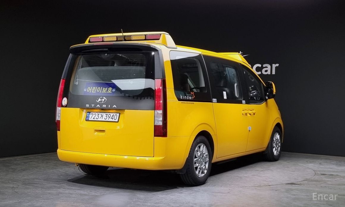  Hyundai Staria