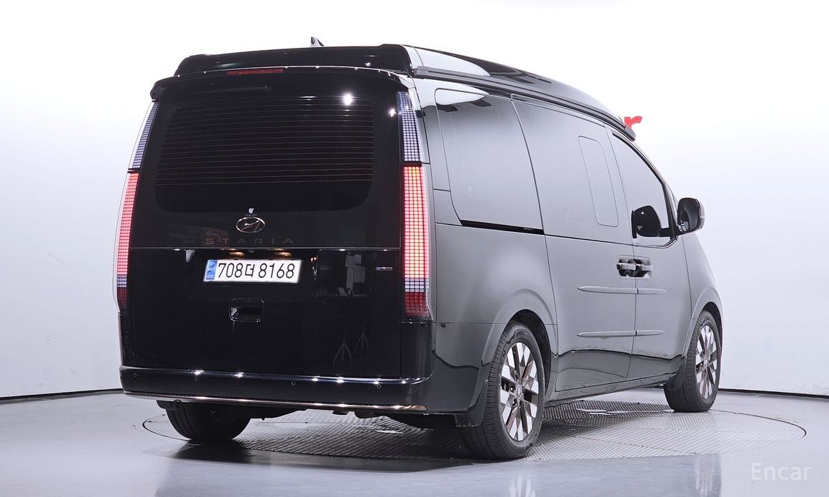  Hyundai Staria