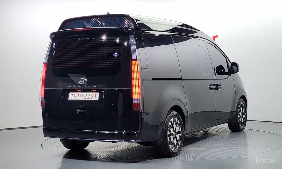 Hyundai Staria