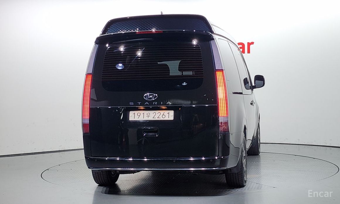  Hyundai Staria