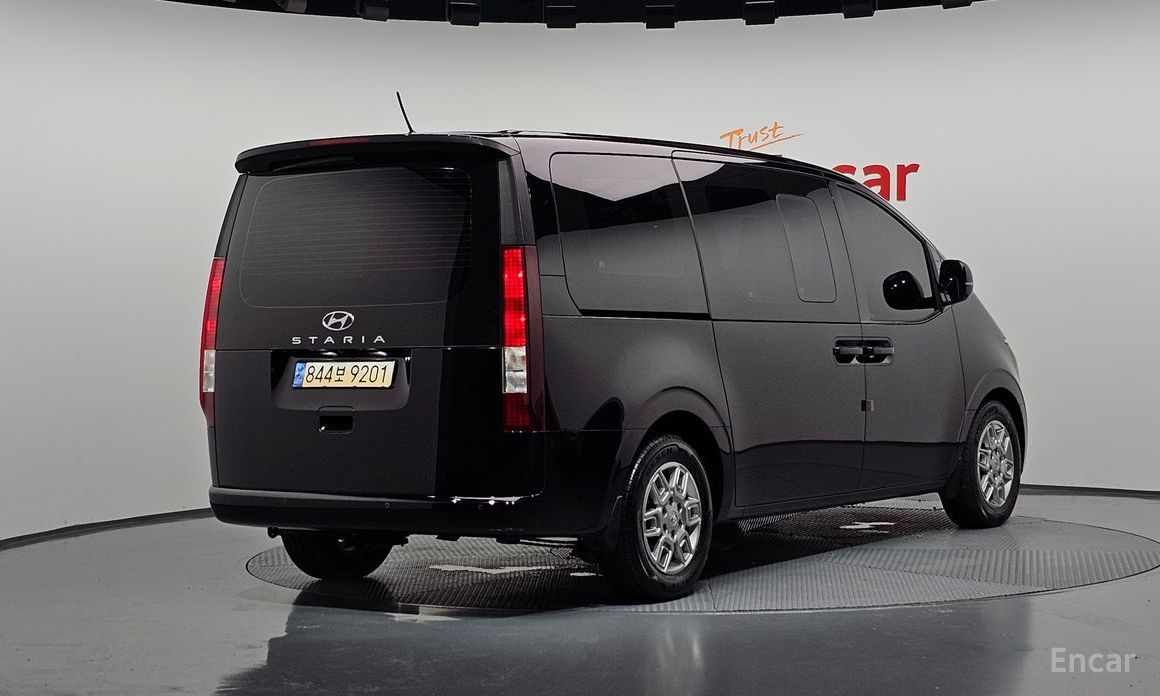  Hyundai Staria