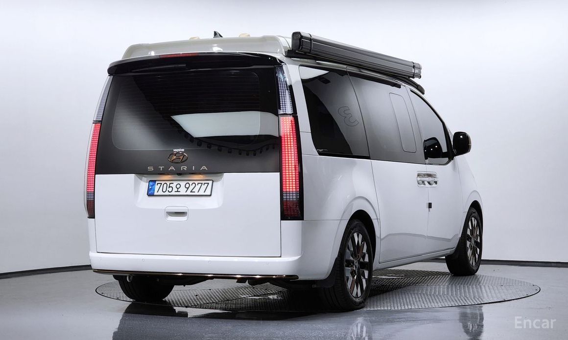  Hyundai Staria